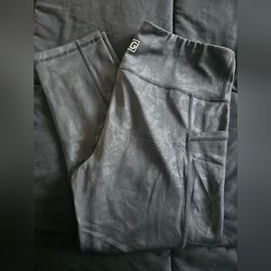 CVG OG Shadow Dinosaur Capri Leggings